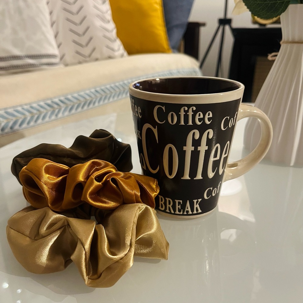 ❤️SOLD Elegant Black and Cream Coffee Mug with 3 scrunchies